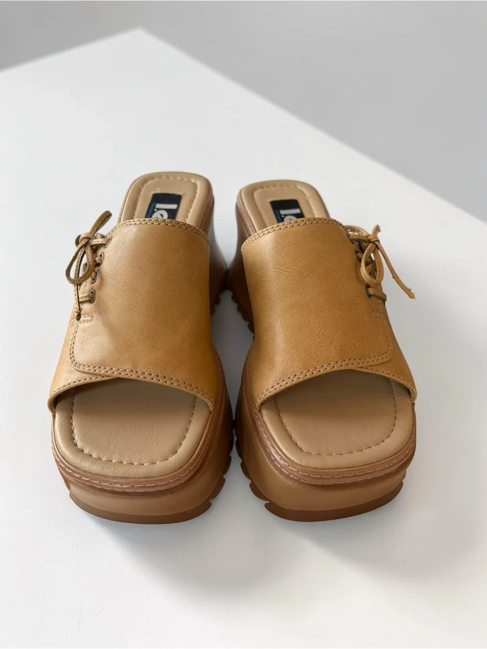 Vintage 90s lei Tan Leather Platform Wedge Sandals Y2K Chunky NWOT 2000s